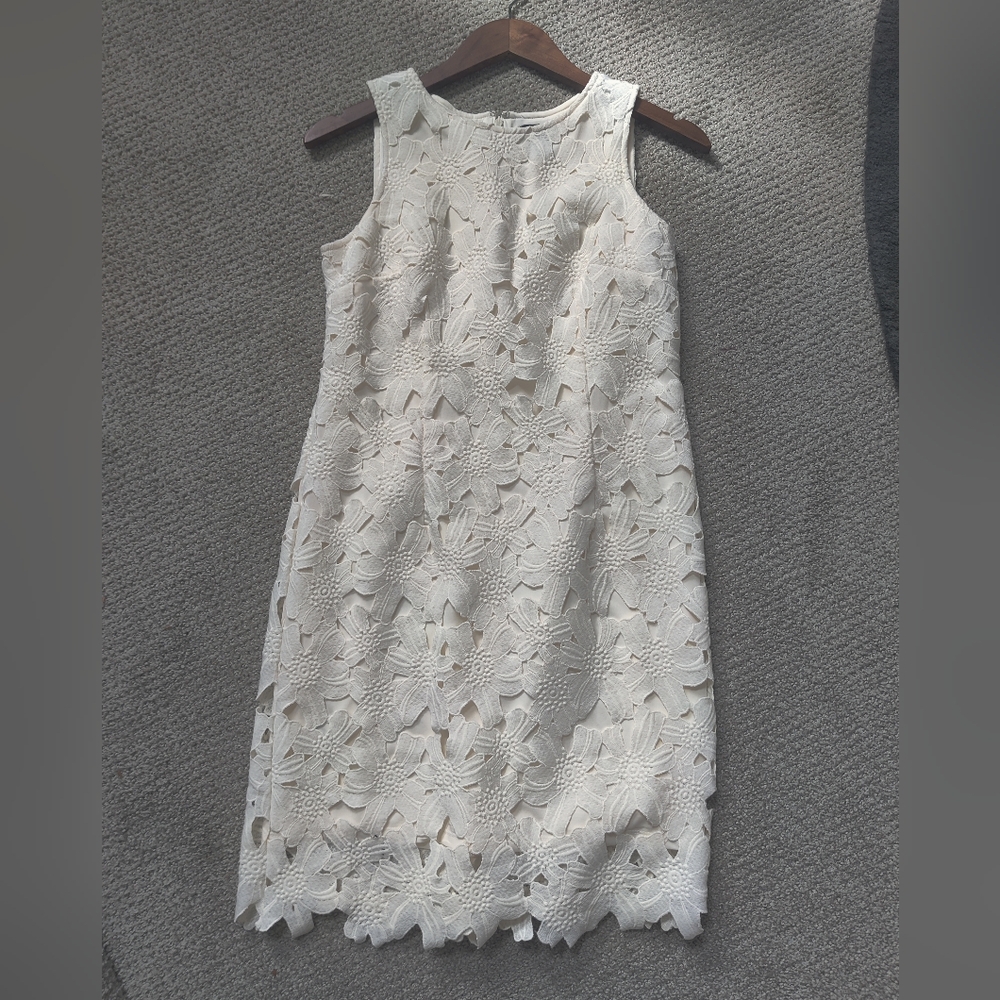 Ann Taylor Floral Cutout Dress Size 6P - Picture 4 of 9